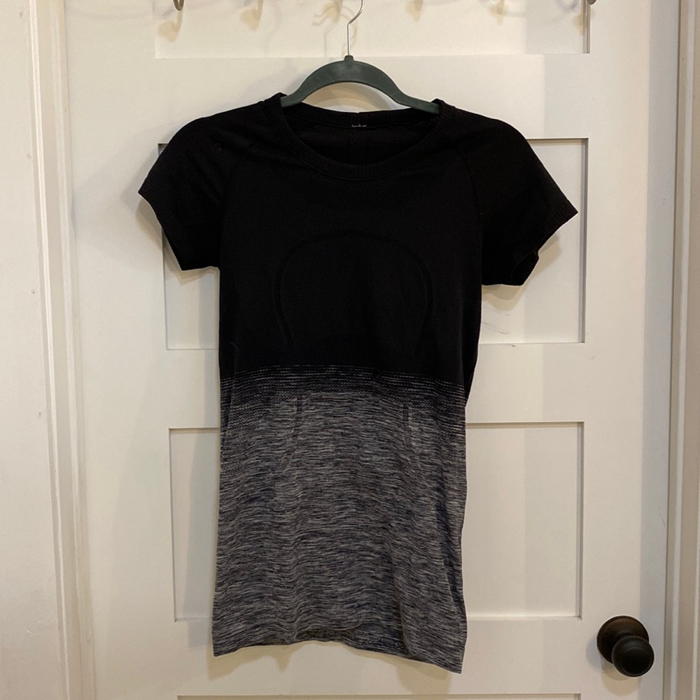 Lululemon work out top!